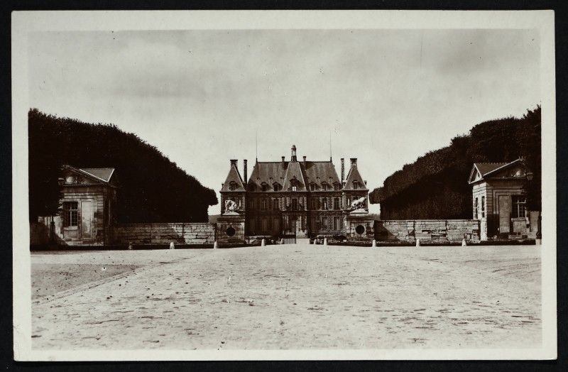 Carte postale ancienne Parc de Sceaux - L'Entrée du Parc - Le Château de Sceaux à Sceaux