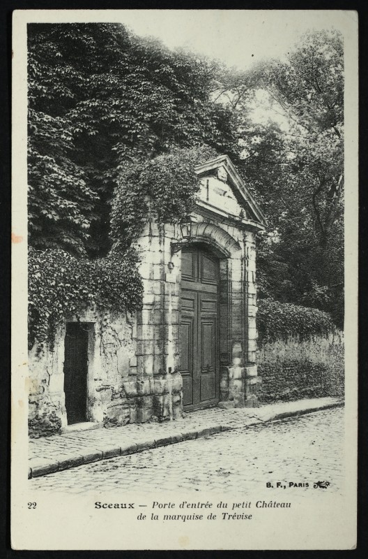 Carte postale ancienne Porte d'entrée du petit château de la marquise de Trévise à Sceaux