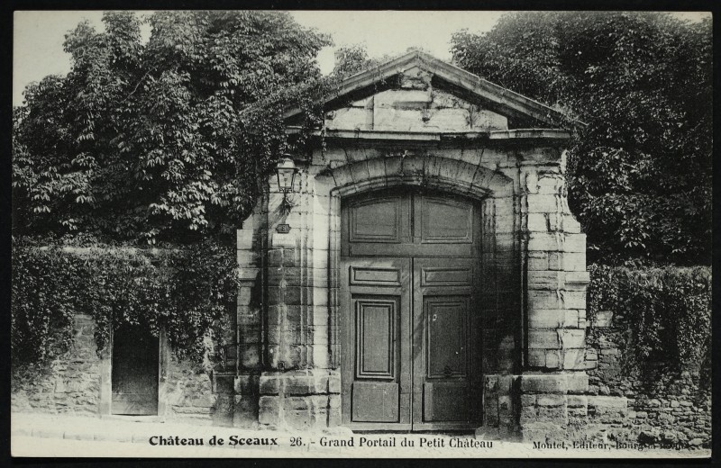 Carte postale ancienne Grand portail du Petit Château à Sceaux