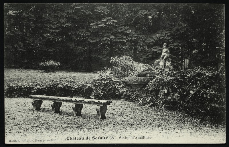 Carte postale ancienne Statue d'Amaltée à Sceaux
