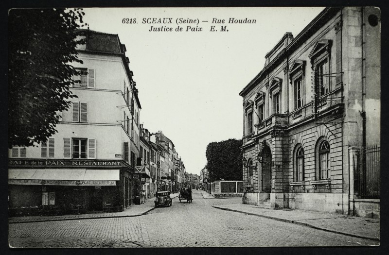 Carte postale ancienne Rue Houdan - Justice de Paix à Sceaux