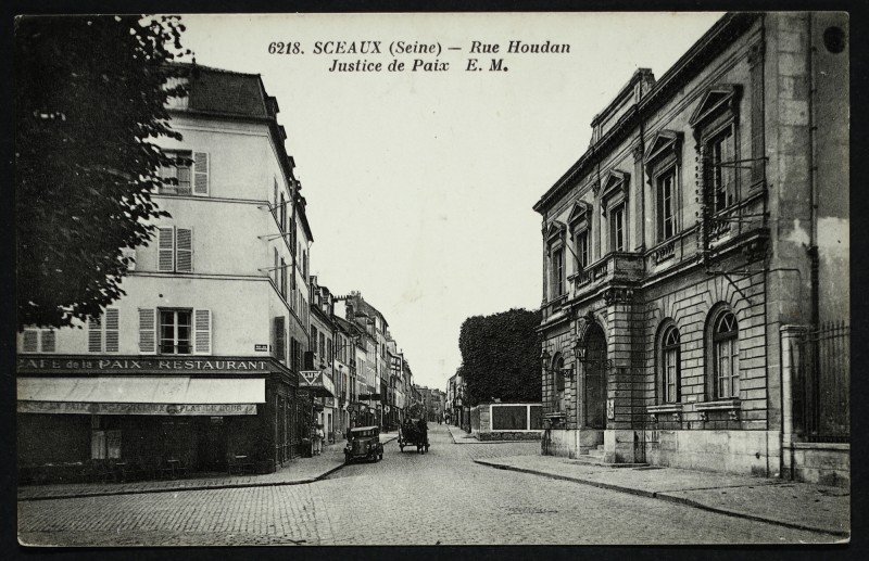 Carte postale ancienne Rue Houdan - Justice de Paix à Sceaux