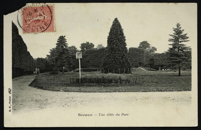 Carte postale ancienne Une Allée du Parc à Sceaux
