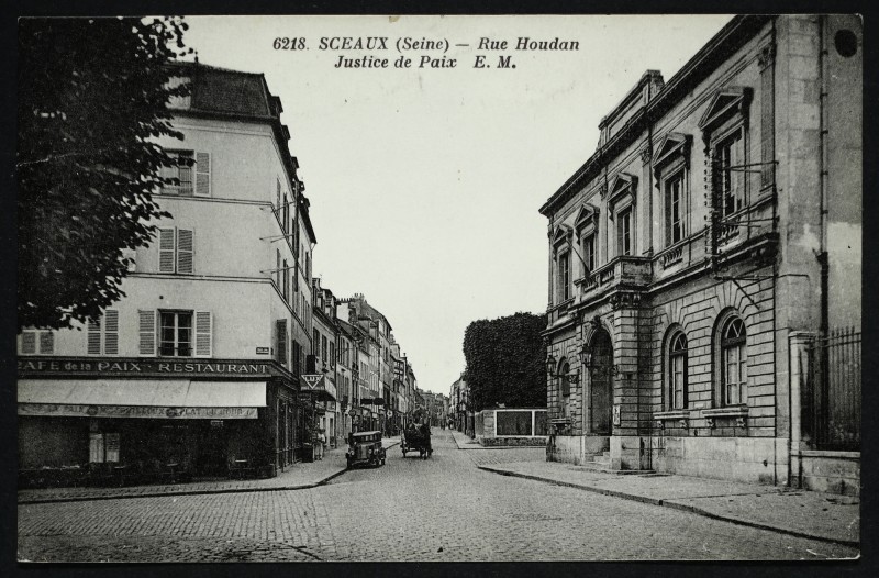 Carte postale ancienne Rue Houdan - Justice de Paix à Sceaux