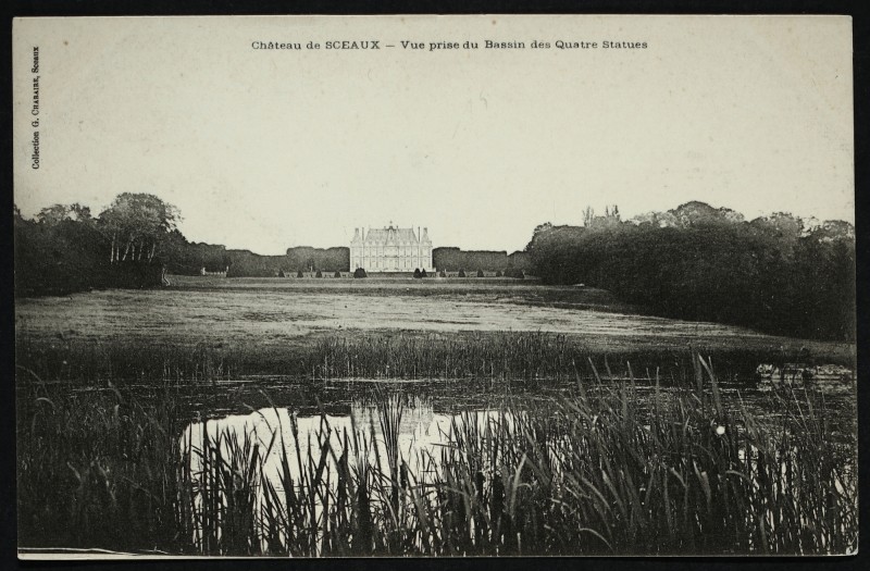 Carte postale ancienne Vue prise du Bassin des quatre statues à Sceaux