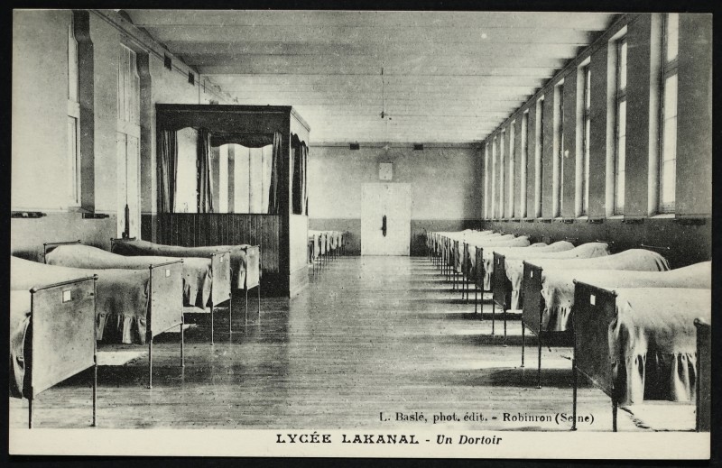 Carte postale ancienne Un Dortoir à Sceaux