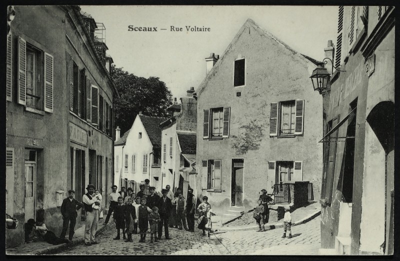 Carte postale ancienne Rue Voltaire à Sceaux