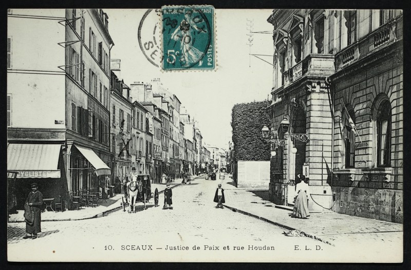 Carte postale ancienne Justice de Paix et rue Houdan à Sceaux