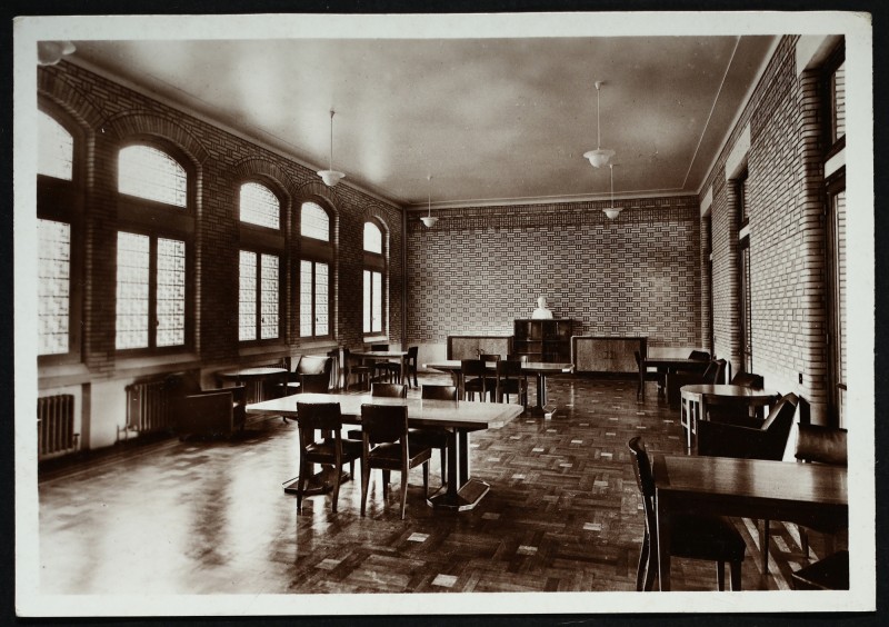 Carte postale ancienne Lycée Marie-Curie - Le Parloir à Sceaux