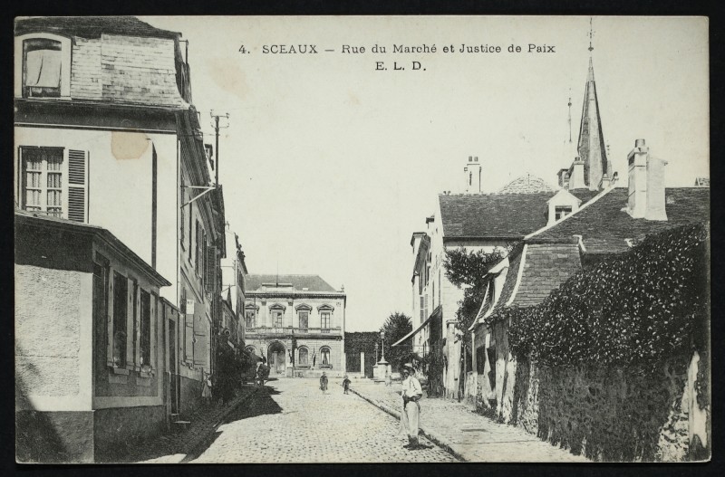 Carte postale ancienne Rue du Marché et Justice de Paix à Sceaux