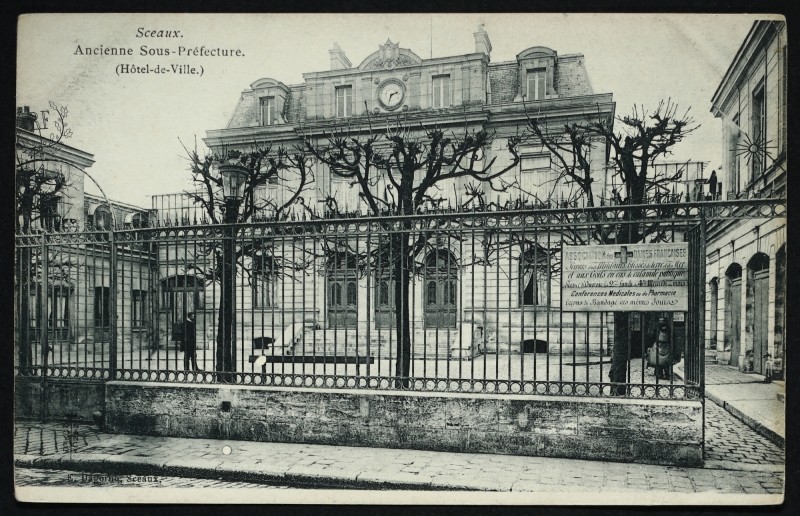 Carte postale ancienne Ancienne Sous-Préfecture (Hôtel-de-Ville.) à Sceaux
