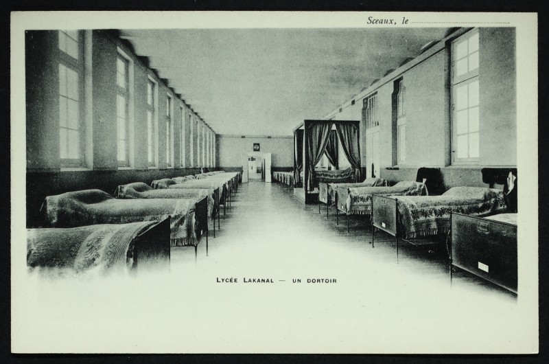 Carte postale ancienne Lycée Lakanal - Un dortoir à Sceaux