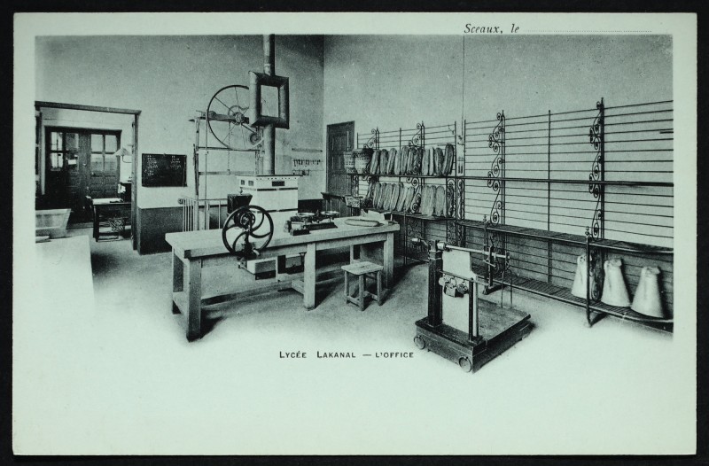 Carte postale ancienne Lycée Lakanal - L'office à Sceaux