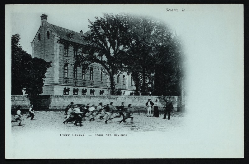 Carte postale ancienne Lycée Lakanal - Cour des Minimes à Sceaux