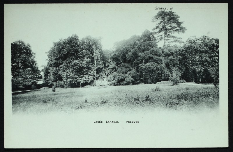 Carte postale ancienne Lycée Lakanal - Pelouse à Sceaux