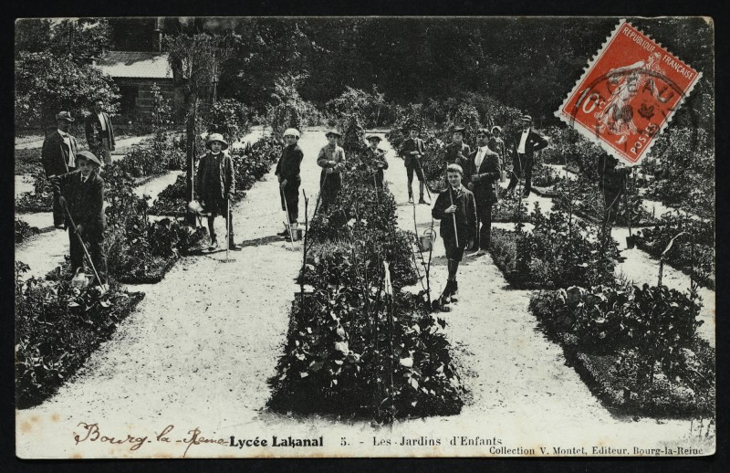Carte postale ancienne Lycée Lakanal - Les Jardins d'Enfants à Sceaux