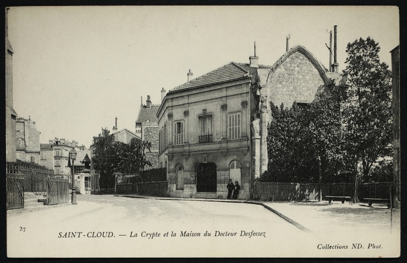 Carte postale ancienne La Crypte de la Maison du Docteur desfossez à Saint-Cloud