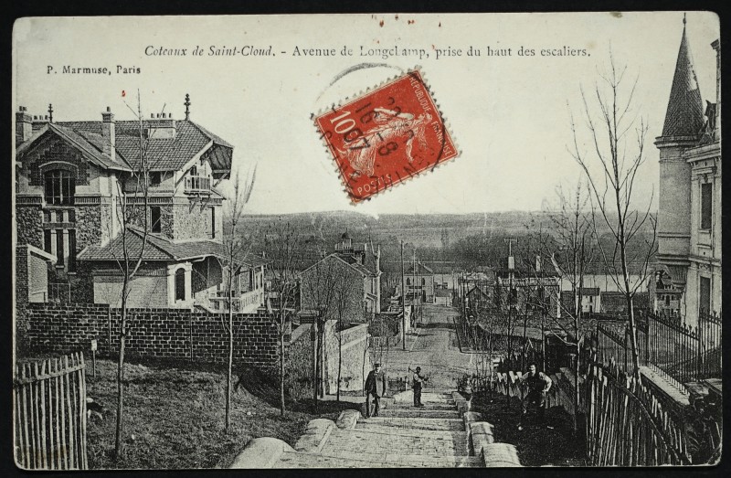 Carte postale ancienne Coteaux de Saint-Cloud - Avenue de Longchamps, prise du haut des escaliers à Saint-Cloud
