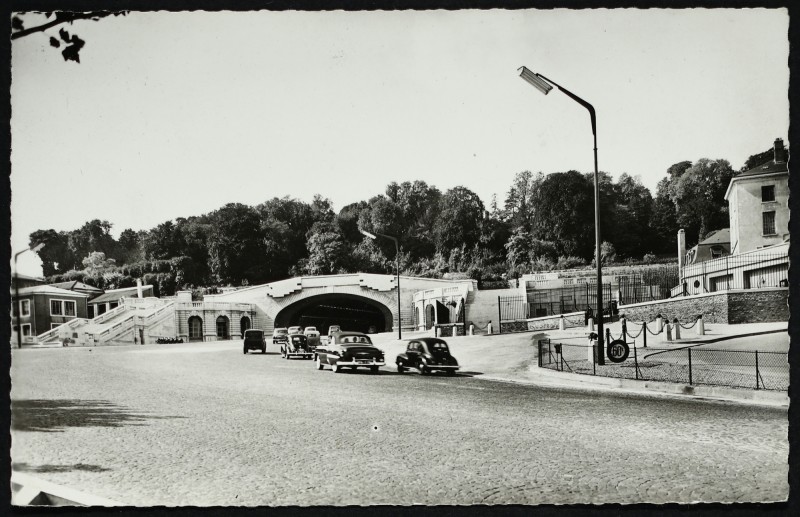 Carte postale ancienne L'entrée de l'Autoroute de l'Ouest à Saint-Cloud