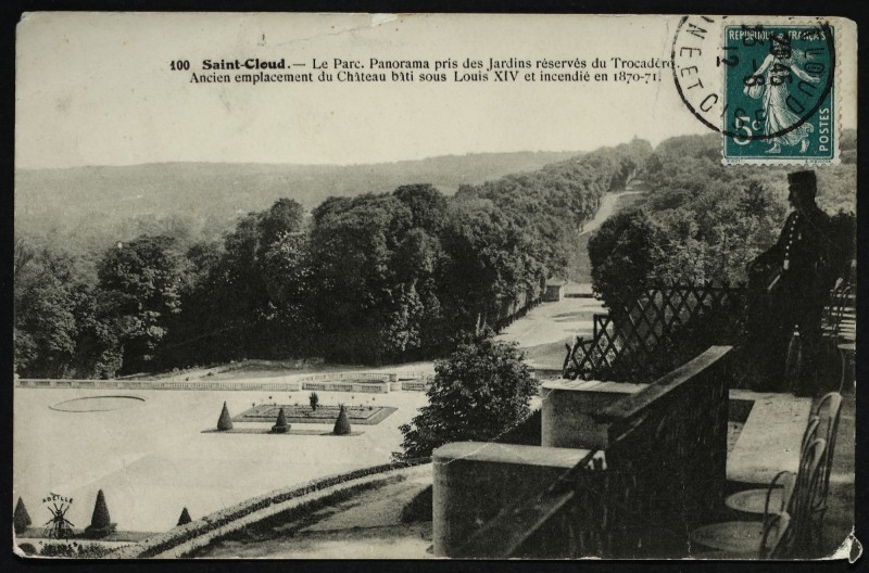 Carte postale ancienne Le Parc, Panorama pris des Jardins réservés du Trocadéro. Ancien emplacement du Château bâti sous Louis Xiv et incendié en 1870-71 à Saint-Cloud