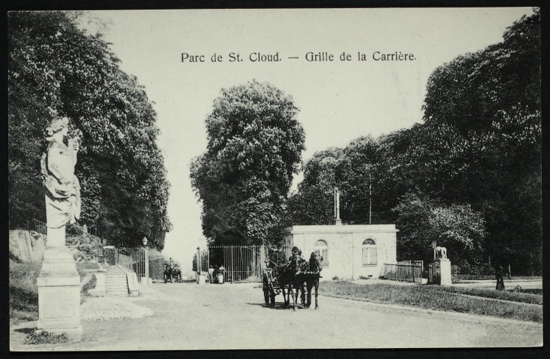Carte postale ancienne Parc de St. Cloud. - Grille de la Carrière à Saint-Cloud