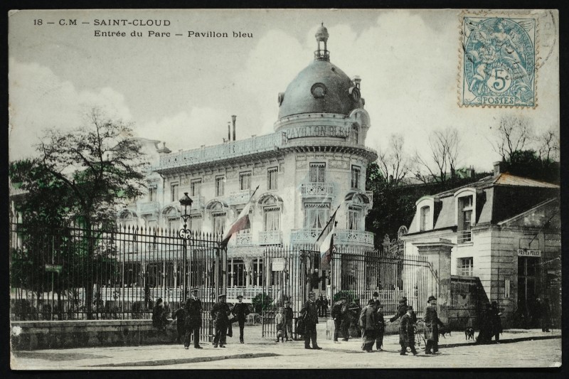 Carte postale ancienne Entrée du Parc - Pavillon bleu à Saint-Cloud