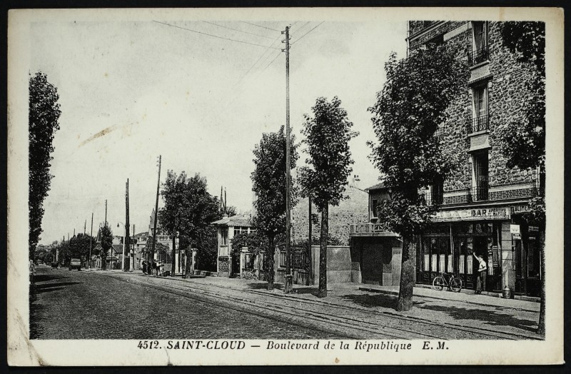 Carte postale ancienne Saint-Cloud Boulevard de la Republique France à Saint-Cloud