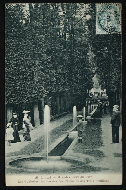 Carte postale ancienne Grandes Eaux du parc - les Goulottes, les Bassins des Chiens et des Trois Bouillons à Saint-Cloud