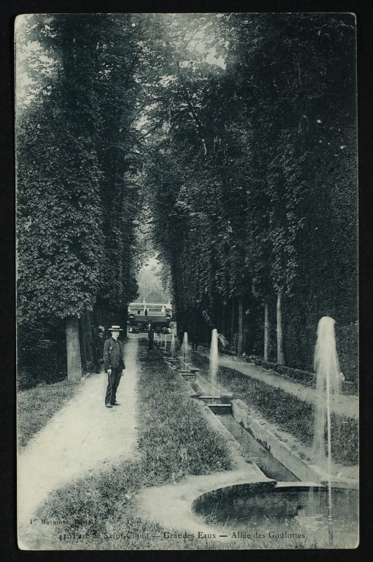 Carte postale ancienne Parc de Saint-Cloud - Grandes Eaux - Allée des Goulottes à Saint-Cloud