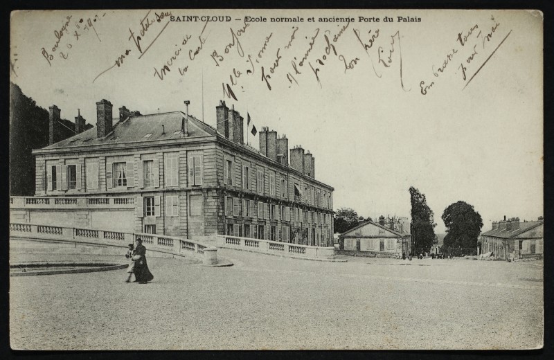 Carte postale ancienne Ecole normale et ancienne Porte du Palais à Saint-Cloud
