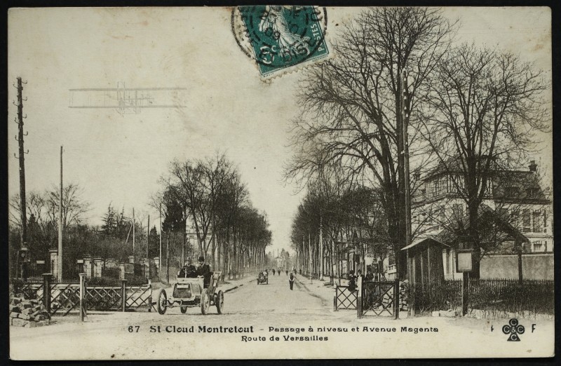Carte postale ancienne St-Cloud-Montretout  - Passage à niveau et Avenue Magenta - Route de Versailles à Saint-Cloud