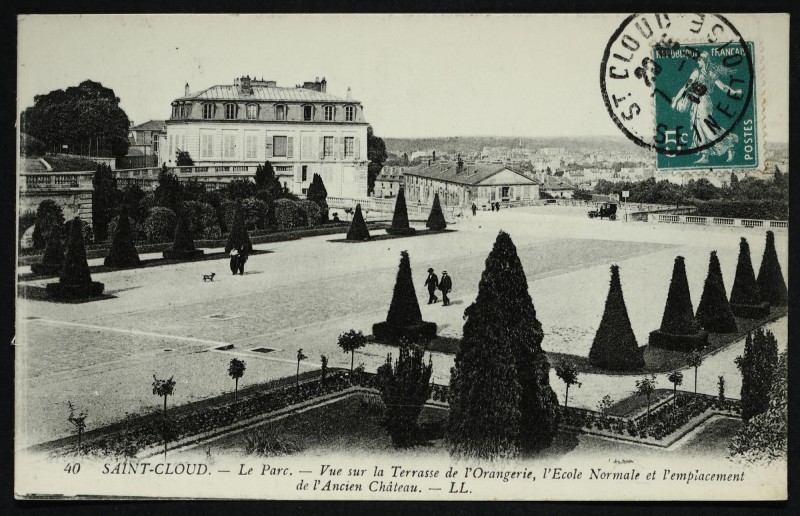 Carte postale ancienne Vue sur la Terrasse de l'Orangerie, l'Ecole Normale et l'emplacement de l'Ancien Château à Saint-Cloud