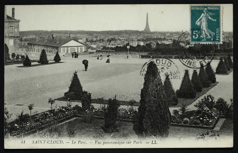 Carte postale ancienne Vue panoramique sur Paris à Saint-Cloud