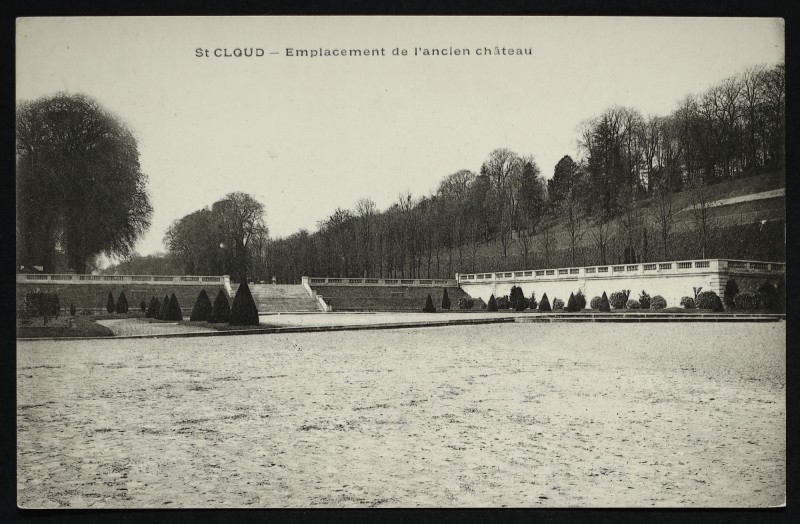 Carte postale ancienne Emplacement de l'ancien Château à Saint-Cloud