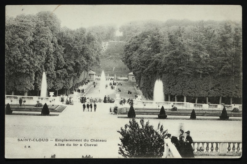 Carte postale ancienne Emplacement du Château. Allée du fer à Cheval à Saint-Cloud