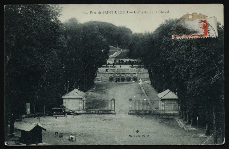 Carte postale ancienne Grille du Fer à Cheval à Saint-Cloud