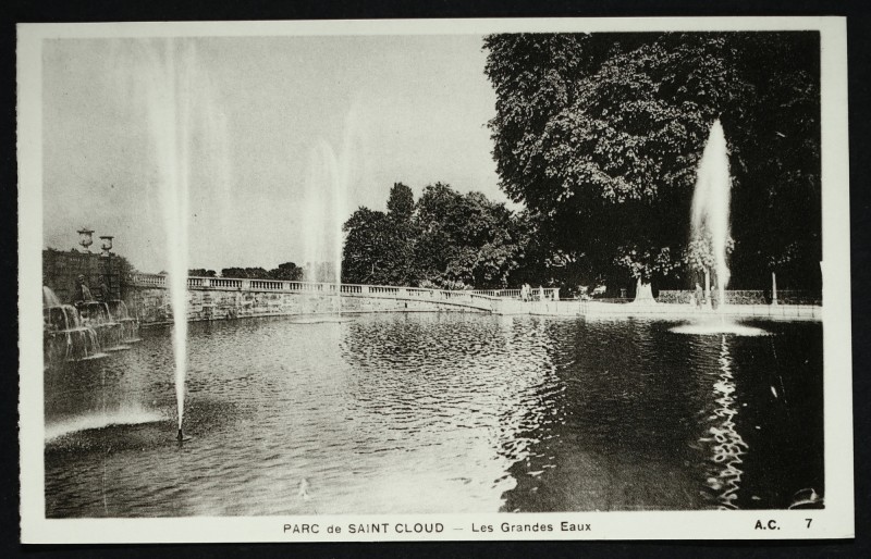Carte postale ancienne Les Grandes Eaux à Saint-Cloud