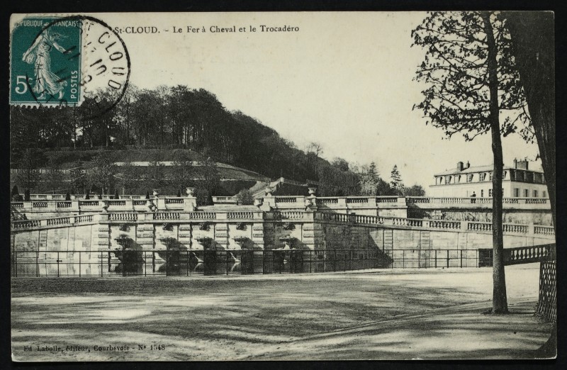 Carte postale ancienne Le Fer à Cheval et le Trocadéro à Saint-Cloud