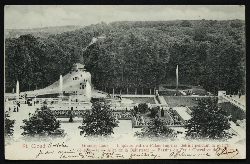 Carte postale ancienne Grandes Eaux, emplacement du Palais impérial détruit pendant la guerre de 1870-71, et Allée de la Balustrade - Bassins du Fer à Cheval et de St Jean à Saint-Cloud