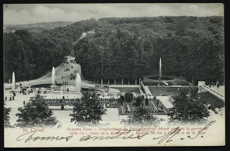 Carte postale ancienne Grandes Eaux, emplacement du Palais impérial détruit pendant la guerre de 1870-71, et Allée de la Balustrade - Bassins du Fer à Cheval et de St Jean à Saint-Cloud