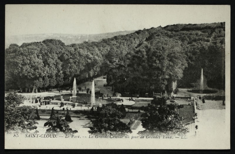 Carte postale ancienne La Grande Cascade un jour de Grandes Eaux à Saint-Cloud