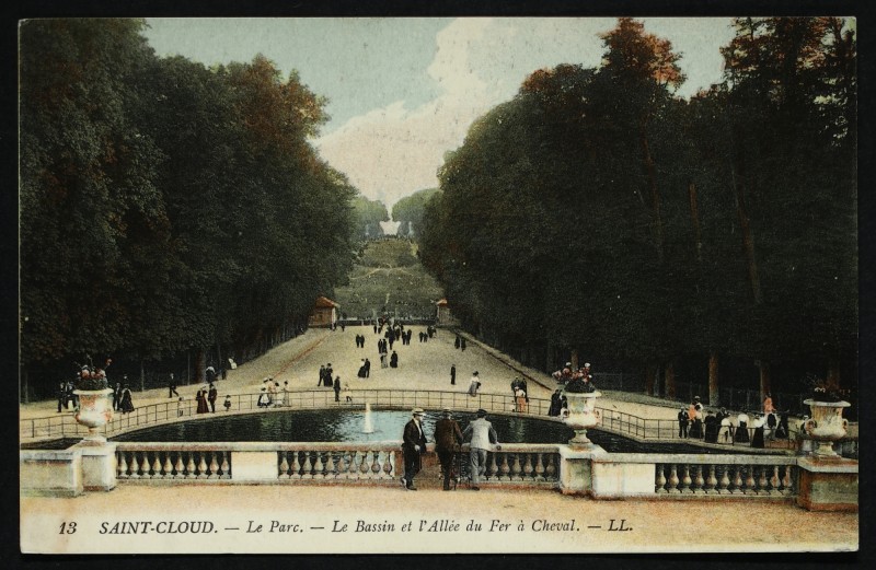 Carte postale ancienne Le Bassin et l'Allée du Fer à Cheval à Saint-Cloud
