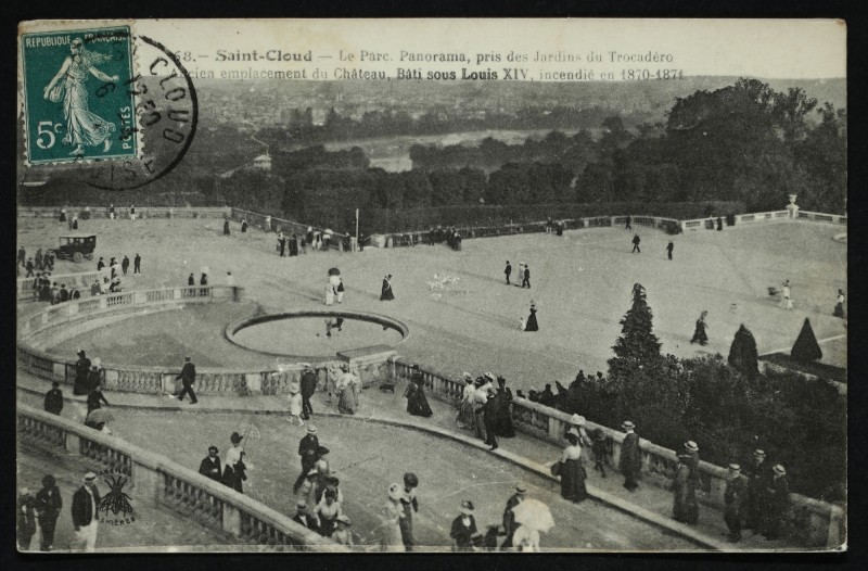 Carte postale ancienne Panorama, pris des Jardins du trocadéro - Ancien emplacement du Château Bâti sous Louis XIV, incendié en 1870-1871 à Saint-Cloud