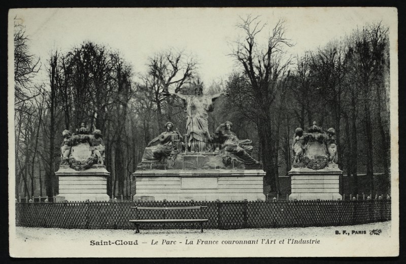 Carte postale ancienne La France couronnant l'Art et l'Industrie à Saint-Cloud