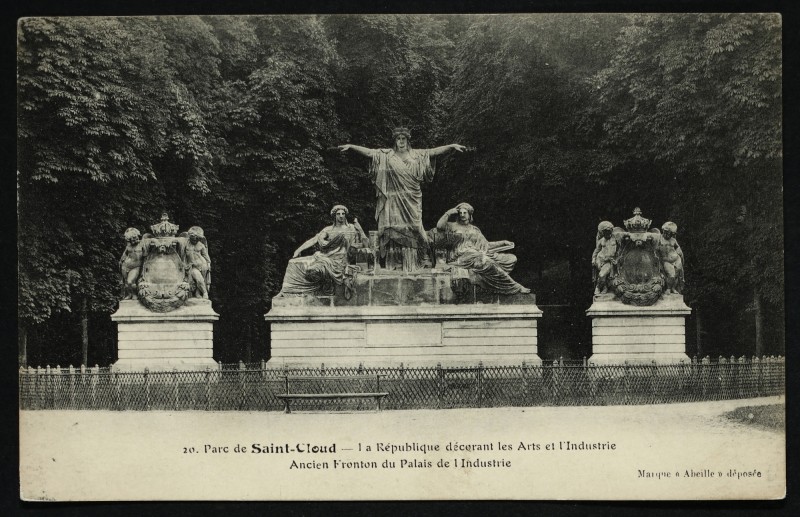 Carte postale ancienne La France couronnant l'Art et l'Industrie à Saint-Cloud