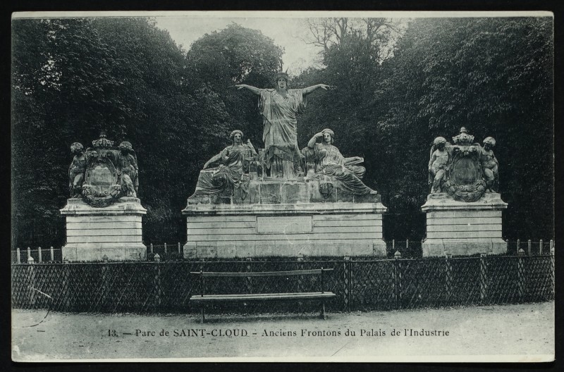 Carte postale ancienne Ancien Fronton du Palais de l'Industrie à Saint-Cloud