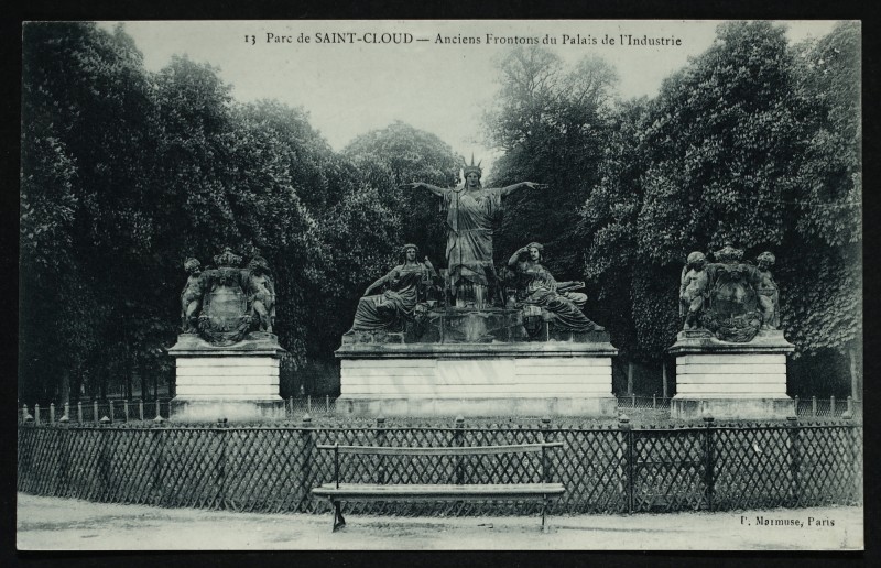 Carte postale ancienne Anciens Frontons du Palais de l'Industrie à Saint-Cloud