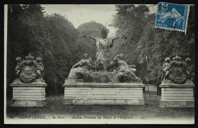 Carte postale ancienne Anciens Frontons du Palais de l'Industrie à Saint-Cloud