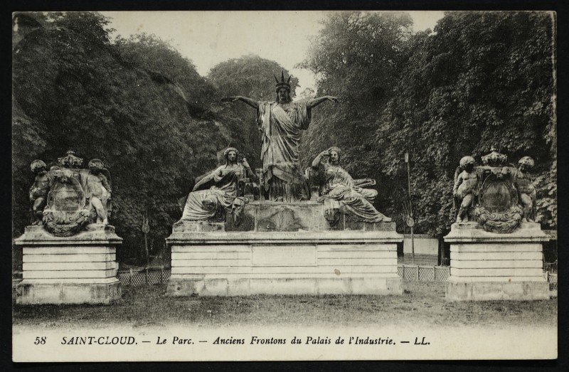 Carte postale ancienne Anciens Frontons du Palais de l'Industrie à Saint-Cloud