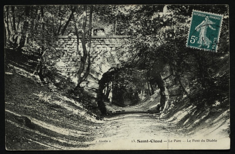 Carte postale ancienne Saint-Cloud - Le Parc - Le Pont du Diable à Sèvres